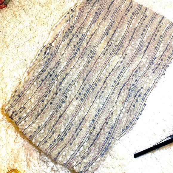 CHAMPAGNE SUMMER COLORED INFINITY SCARF - PINK GREY CREAM & METALLIC THREAD GUC - Picture 3 of 5